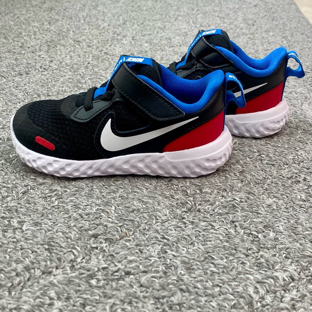BOYS' NIKE INFANT & TODDLER REVOLUTION 5 RUNNING SHOES
